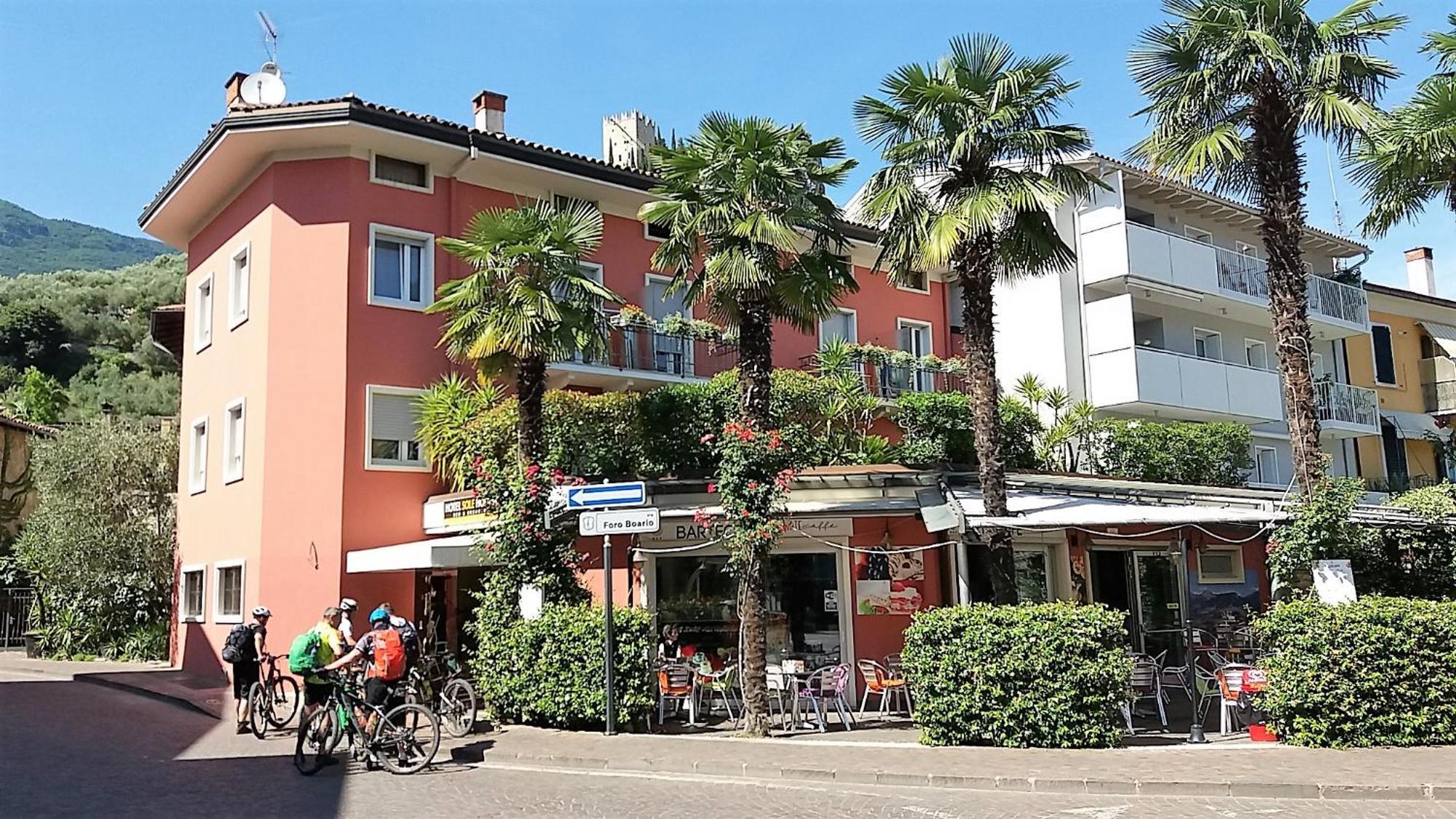 Hotel Sole Holiday Арко Екстериор снимка