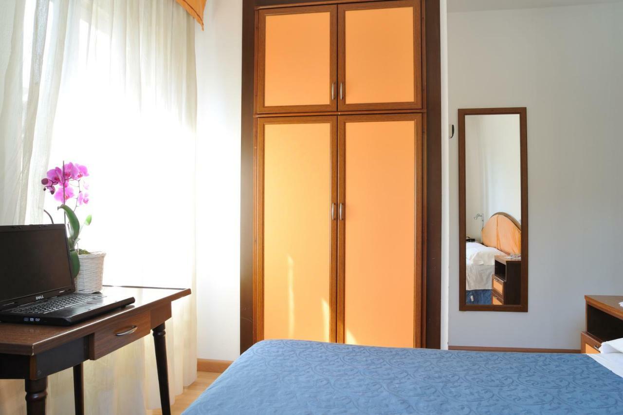 Hotel Sole Holiday Арко Екстериор снимка
